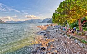 Wohnung mit Seeblick, Strandnähe und Tiefgaragen Stellplatz